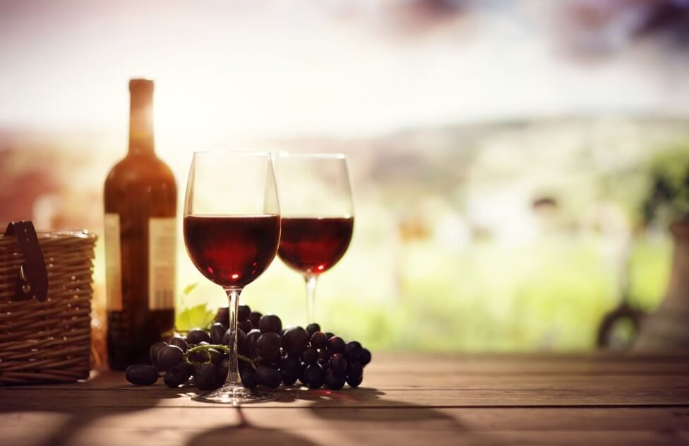 Tomar 1 taça de vinho por dia ajuda a prevenir infarto